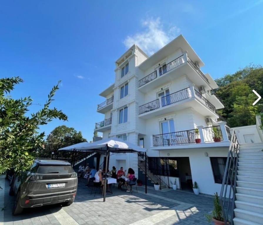 Hotel Fama Škalngur 外观 照片